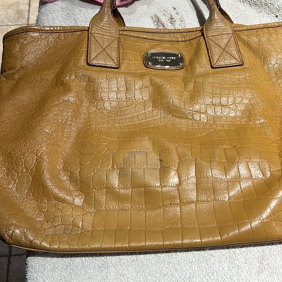 Gorgeous Leather Michael Kors Tote Bag - Picture 12 of 15
